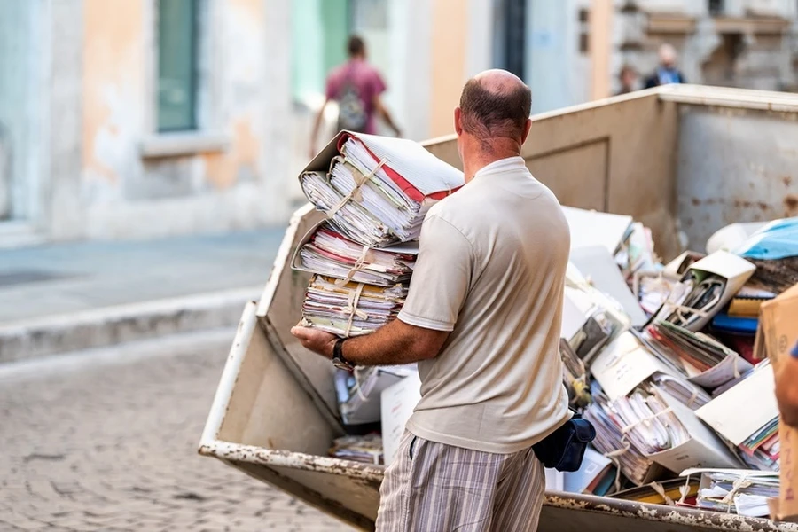 Benefits Of Hiring Professionals For Junk Removal During A Move in Barrie, ON Benefits Of Hiring Professionals For Junk Removal During A Move in Barrie, ON